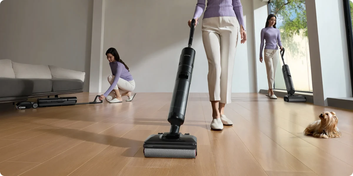 Dreame H12 Pro FlexReach présenté dans plusieurs positions dans un salon