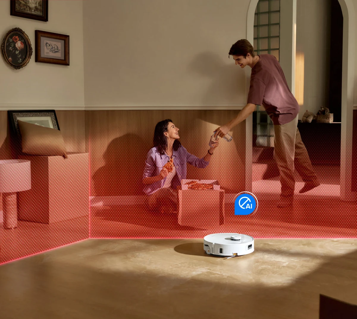 Roborock Qrevo Curv 2 Flow dans un salon avec deux personnes et une surimpression graphique de détection.